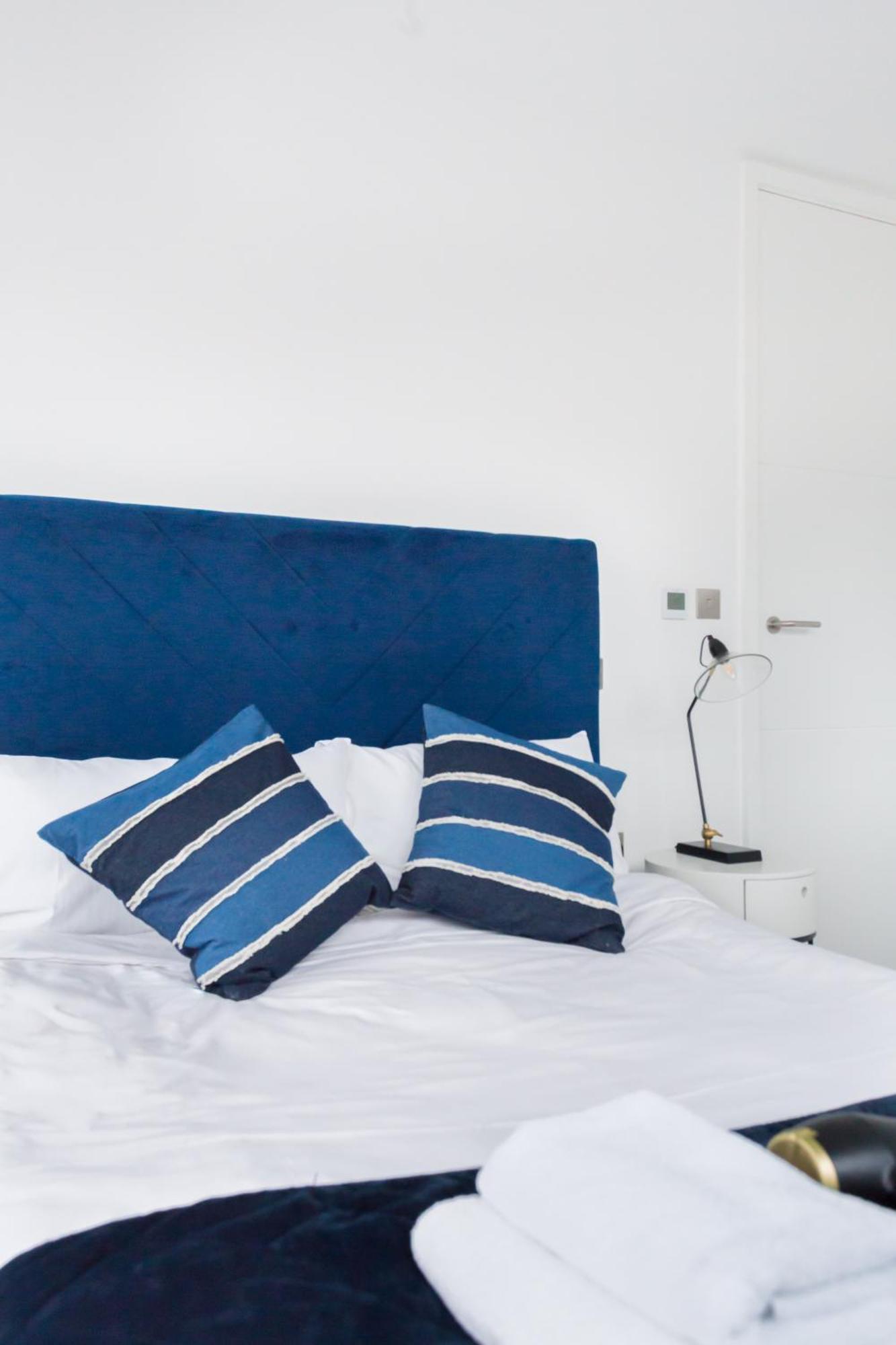 The Vale - Luxury Apartments ロンドン エクステリア 写真